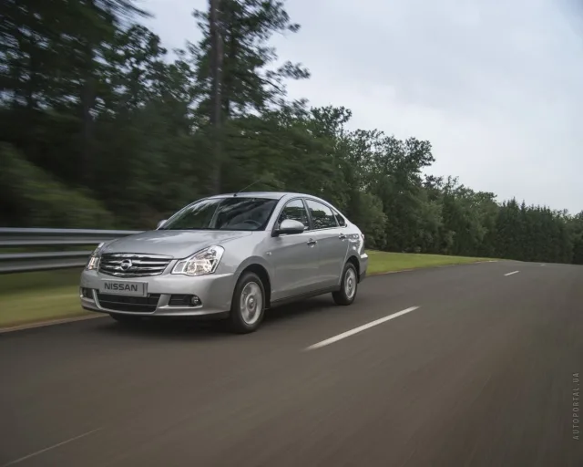 Nissan Almera 2012 sedan — 16