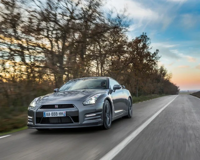 Nissan GT-R 2013 coupe — 9