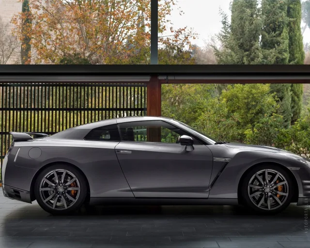 Nissan GT-R 2013 coupe — 16