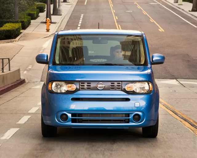 Nissan Cube мікроавтобус — 21
