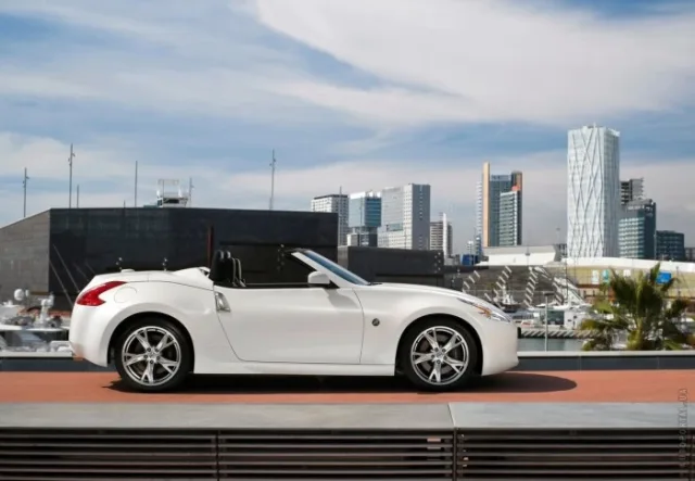 Nissan 370Z Roadster кабріолет — 4