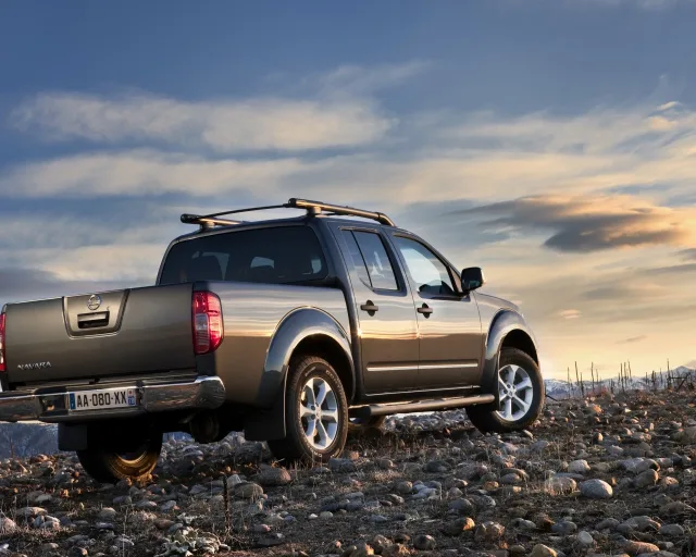 Nissan Navara 2010 — 11