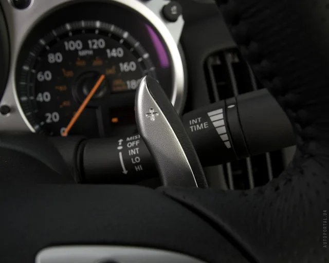 Nissan 370Z купе — 12