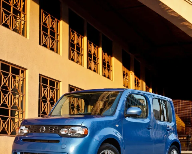Nissan Cube мікроавтобус — 20