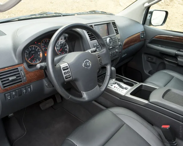 Nissan Armada позашляховик — 4