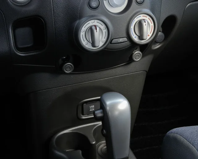 Nissan Cube мікроавтобус — 2