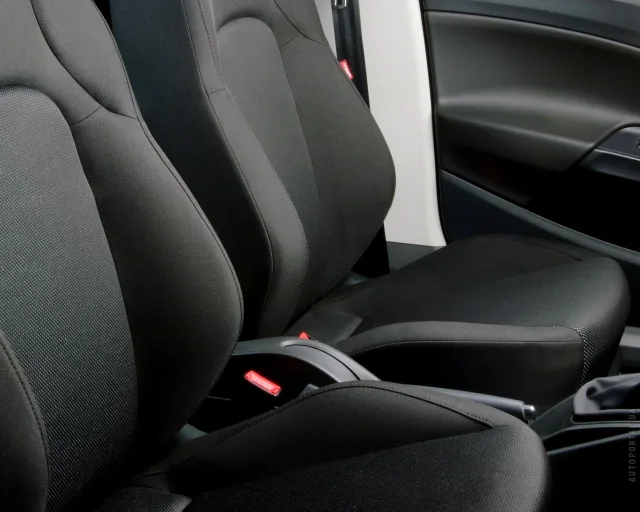 SEAT Ibiza 1.6 MT Reference — 8