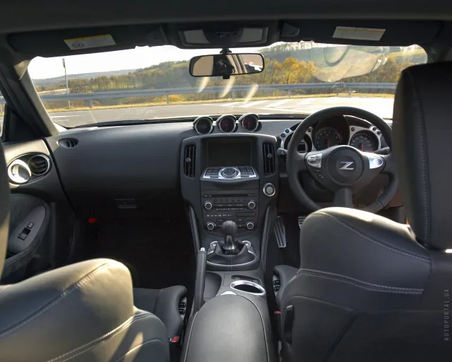 Nissan 370Z купе — 9