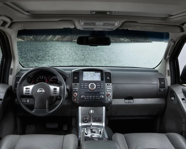 Nissan Pathfinder 2008 позашляховик — 10