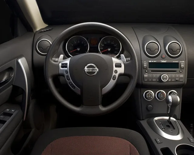 Nissan Rogue 2.5 AT — 8