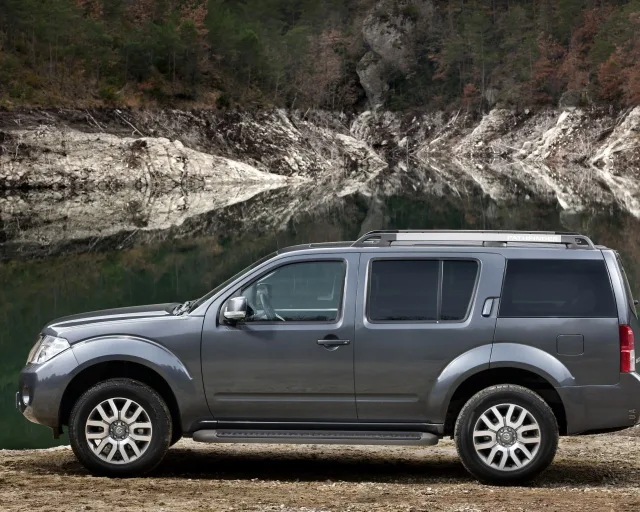 Nissan Pathfinder 2008 позашляховик — 12