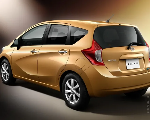 Nissan Note 2012 5-дверний хетчбек — 10