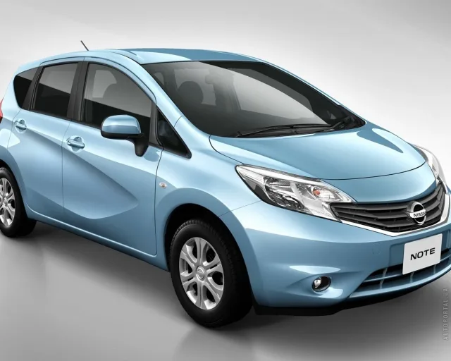 Nissan Note 2012 5-дверний хетчбек — 9