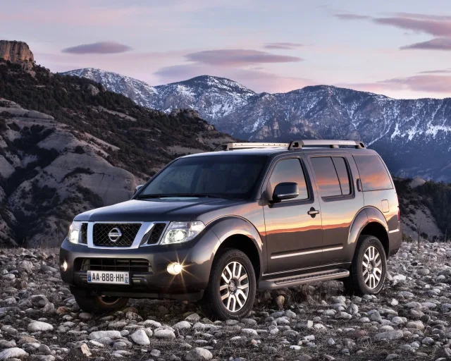 Nissan Pathfinder 2008 позашляховик — 17