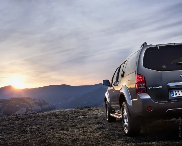 Nissan Pathfinder 2008 позашляховик — 25