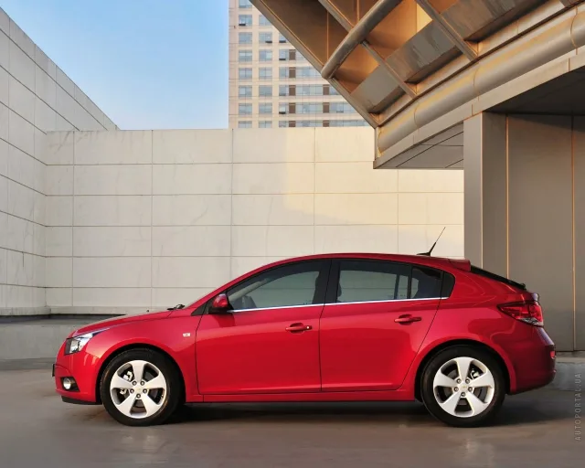 Chevrolet Cruze хетчбек — 16