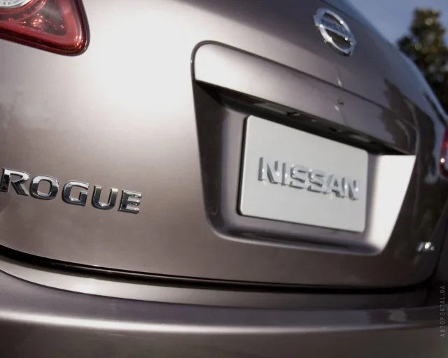 Nissan Rogue 2.5 AT — 23