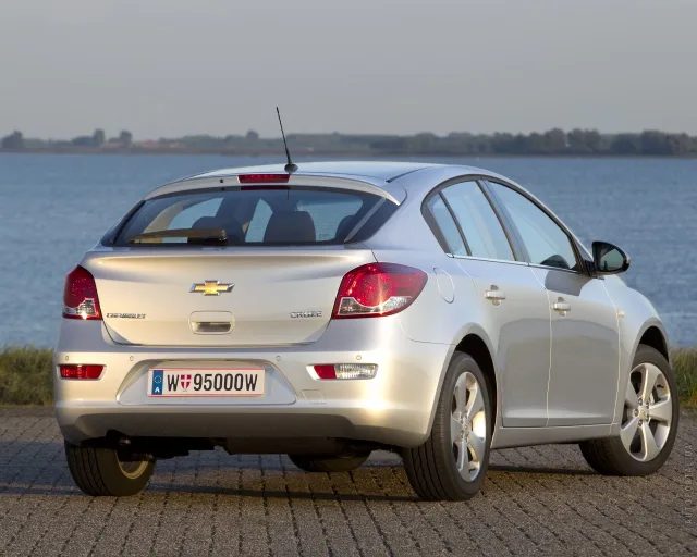 Chevrolet Cruze хетчбек — 18