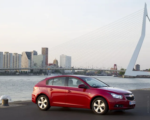 Chevrolet Cruze хетчбек — 17