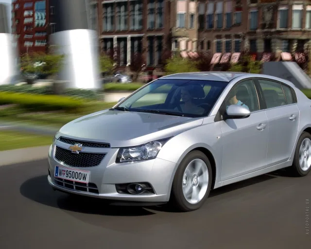 Chevrolet Cruze хетчбек — 15
