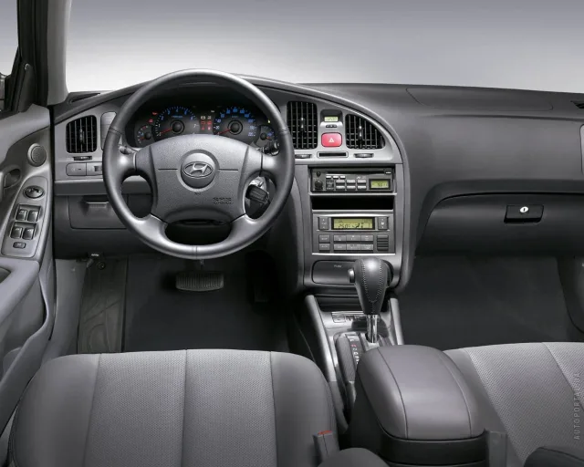 Hyundai Elantra XD sedan — 2