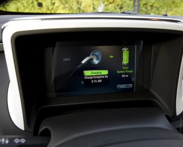 Chevrolet Volt хетчбек — 6