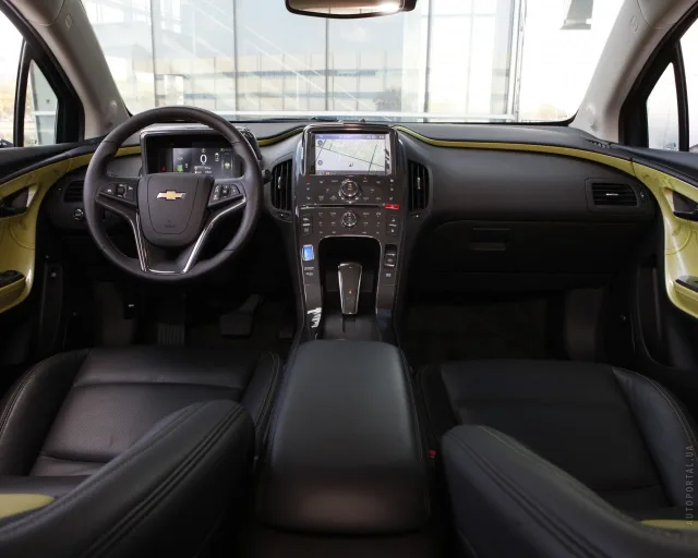 Chevrolet Volt хетчбек — 14