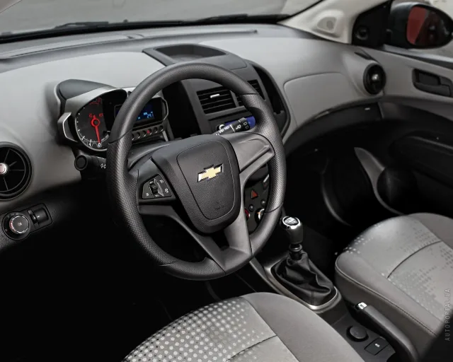 Chevrolet Aveo 2012 (Шевроле Авео) 5-ти дверный хэтчбек — 12