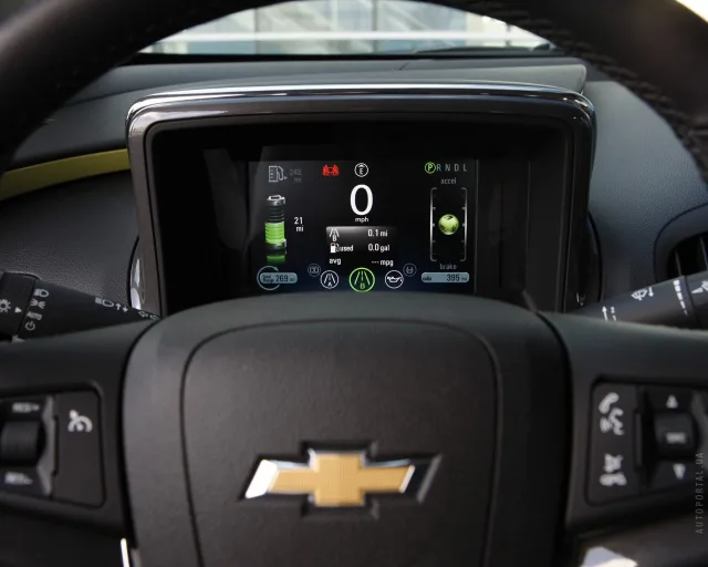 Chevrolet Volt хетчбек — 16