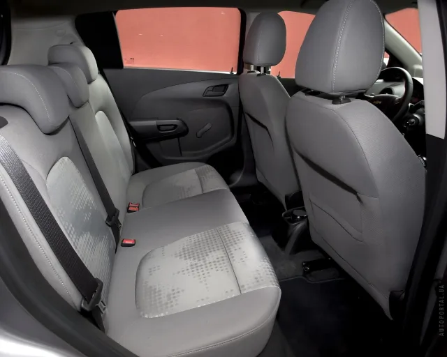 Chevrolet Aveo 2012 (Шевроле Авео) 5-ти дверный хэтчбек — 3