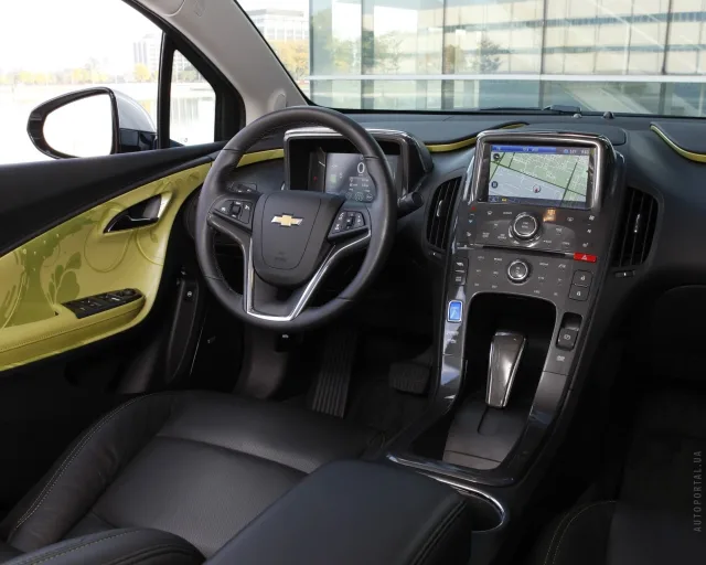 Chevrolet Volt хетчбек — 7