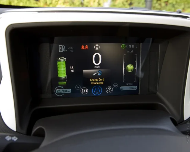 Chevrolet Volt хетчбек — 15