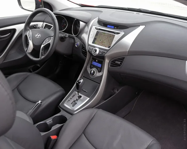 Hyundai Elantra Coupe coupe — 3