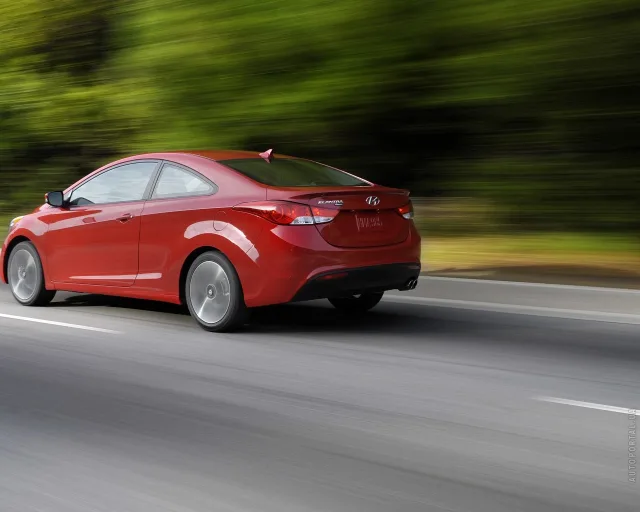Hyundai Elantra Coupe coupe — 11