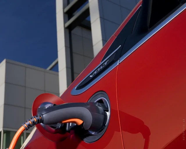 Chevrolet Volt хетчбек — 21