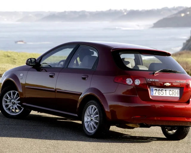 Chevrolet Lacetti 5-door hatchback — 21