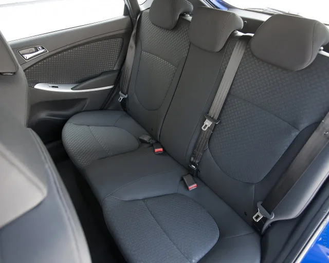 Hyundai Accent 2011 хетчбек — 11