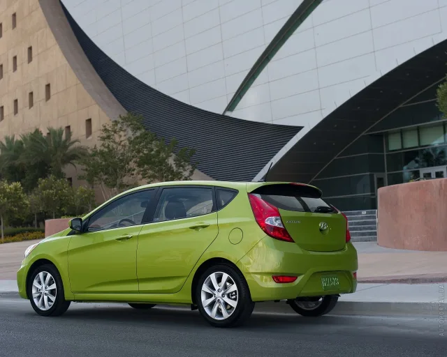 Hyundai Accent 2011 хетчбек — 19