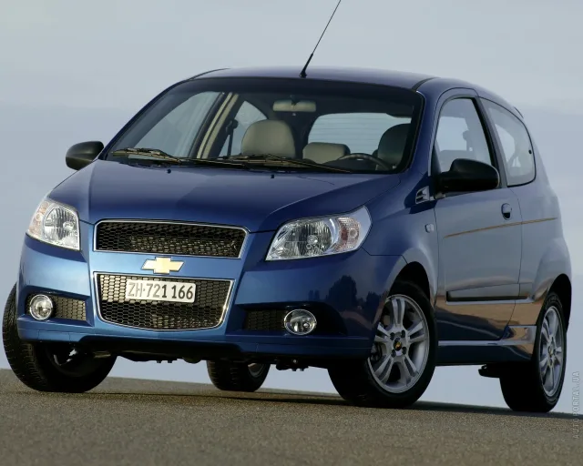 Chevrolet Aveo 3-дверний хетчбек — 4