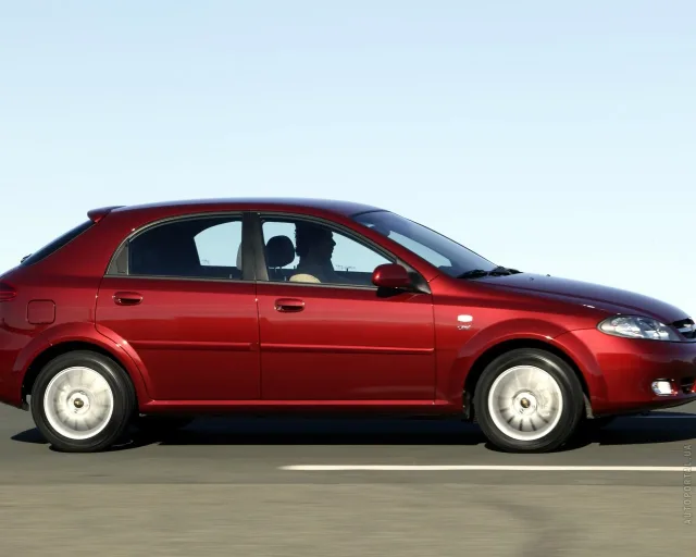 Chevrolet Lacetti 5-door hatchback — 15
