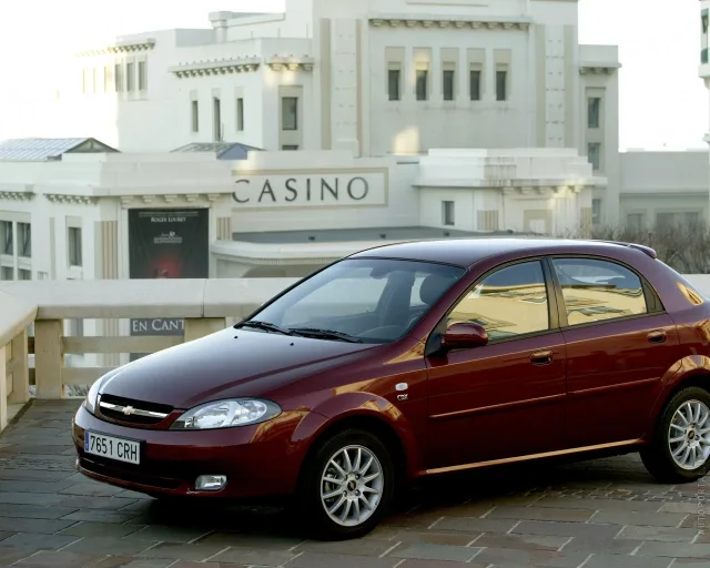 Chevrolet Lacetti 5-door hatchback — 23