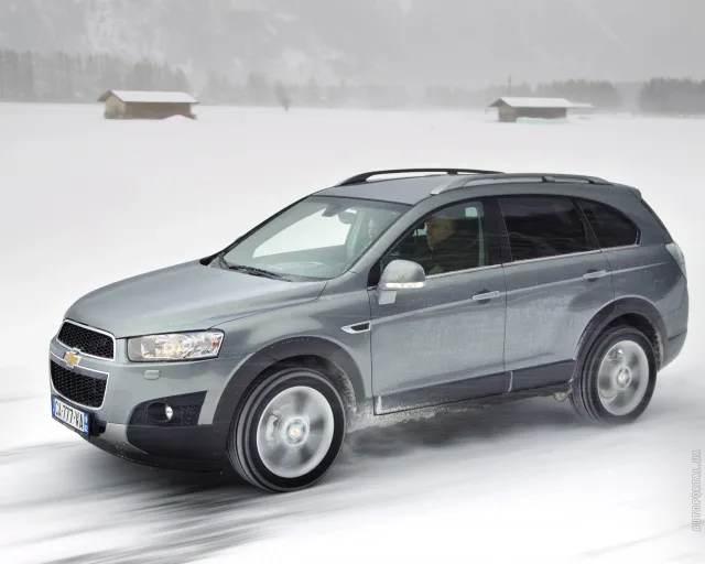Chevrolet Captiva 2011 crossover — 22