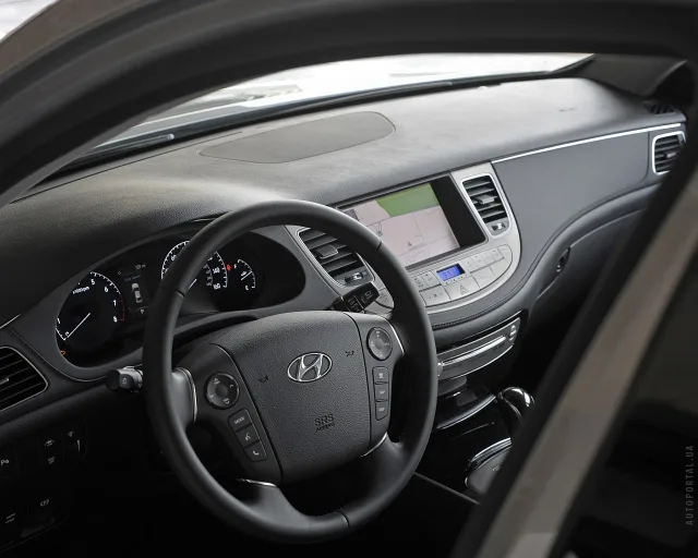 Hyundai Genesis 3.8 AT Premium — 9
