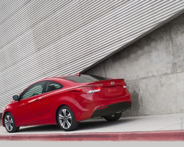 Hyundai Elantra Coupe coupe — 10