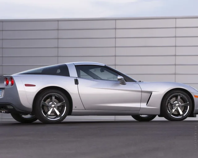 Chevrolet Corvette C6 спорткар — 17