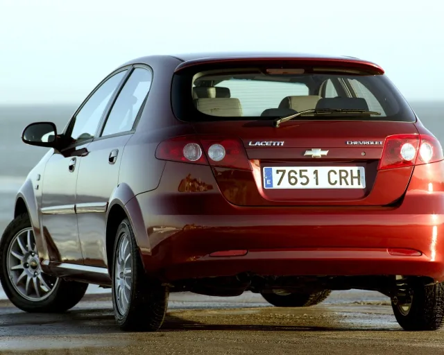 Chevrolet Lacetti 5-door hatchback — 12