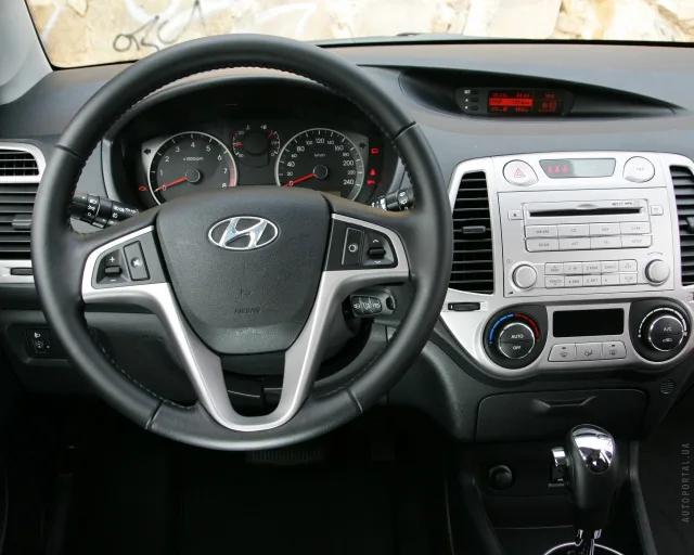 Hyundai i20 1.4 MT Comfort — 8