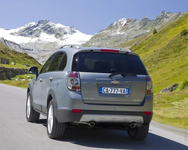 Chevrolet Captiva 2011 crossover — 24