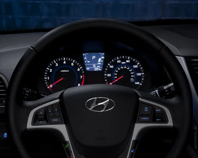 Hyundai Accent 2011 хетчбек — 2