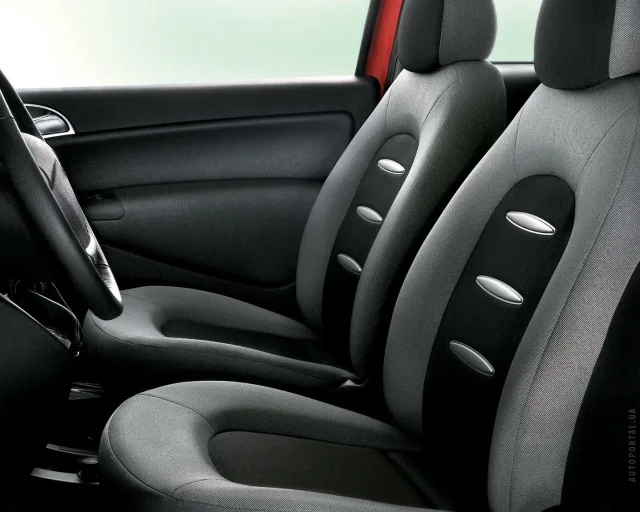 Lancia Ypsilon hatchback — 3
